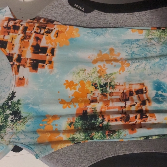 Beautiful floral abstract dress in Large. - Picture 6 of 6